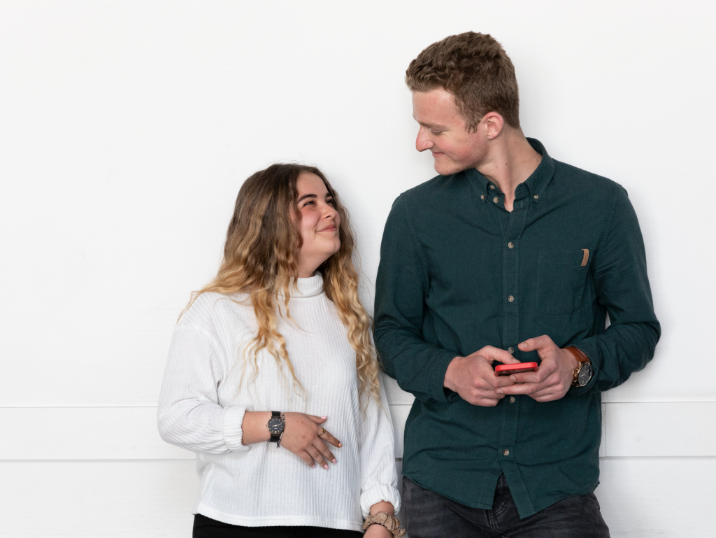 two students from the INSEEC business school looking each other in the eyes and smiling
