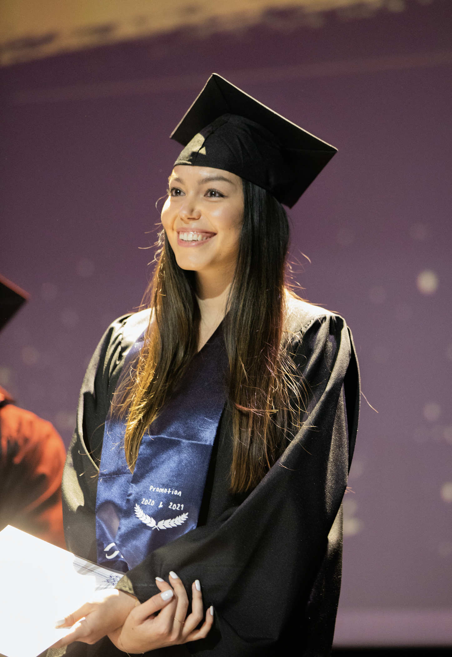 étudiante remise de diplôme aliumna