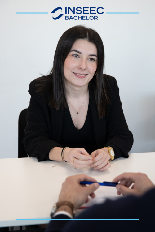 étudiante du programme Bachelor de l'école de commerce INSEEC en accompagnement individualisé avec un professeur