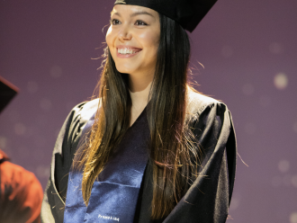 étudiante remise de diplôme aliumna