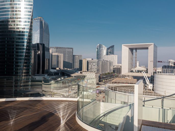 Vue depuis un des rooftops du campus coeur défense omnes education