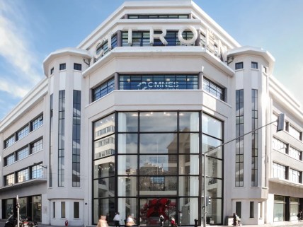 Photo du campus de Lyon de l’école de commerce INSEEC dans une ancienne usine Citroën rénovée