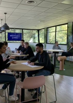Salle de détente du campus de Chambéry de l’école de commerce INSEEC