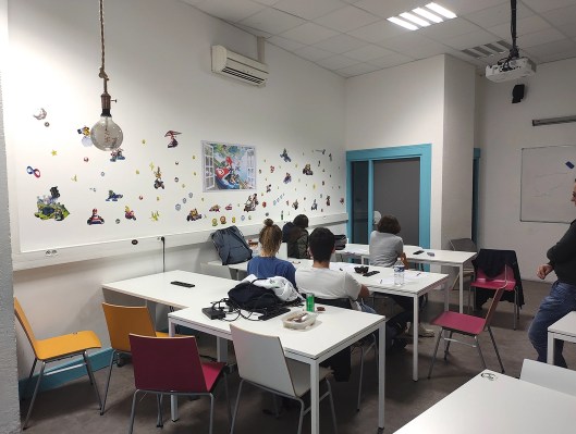 Étudiants en salle de cours dans le campus de Marseille de l’école de commerce INSEEC
