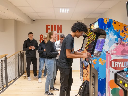 Fun & Zen Zone du campus de Rennes de l’école de commerce INSEEC équipée de jeux d’arcades