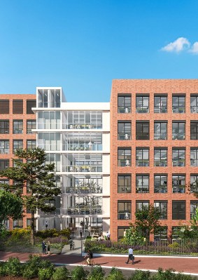 Groupe d’étudiants de l’école de commerce INSEEC portant le maillot de l’Olympique de Marseille au Vélodrome
