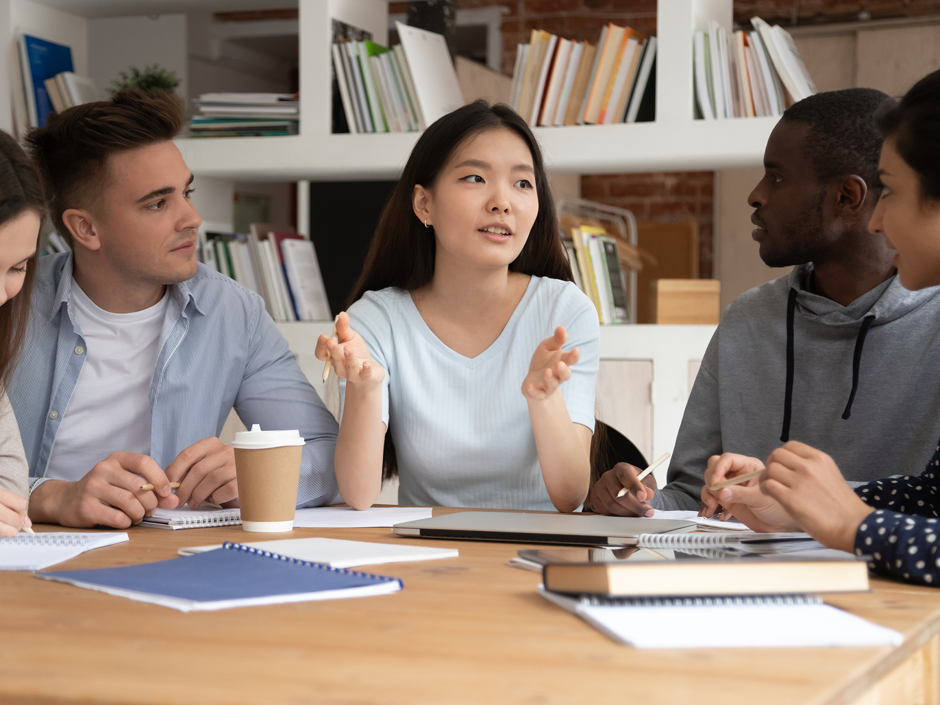 Quelle différence entre le BTS et le BUT ?