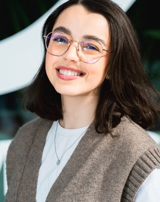 Portrait d’une étudiante au campus Paris La Défense de l’école de commerce INSEEC