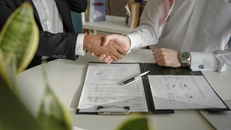 Image d’illustration de la spécialisation Business de l’INSEEC Bachelor de l’école de commerce INSEEC