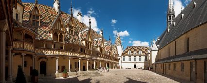 l'hostel dieu à Beaune, proche de l'école