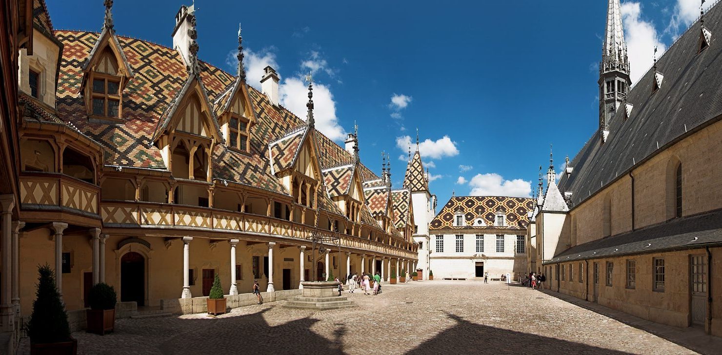 l'hostel dieu à Beaune, proche de l'école