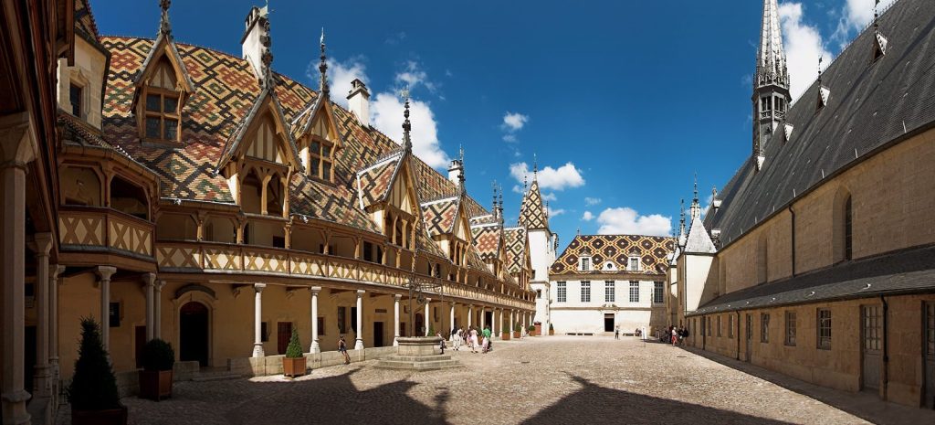 l'hostel dieu à Beaune, proche de l'école