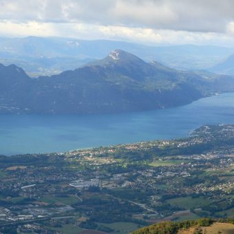 Vue sur le lac du Bourget proche du campus de Chambéry