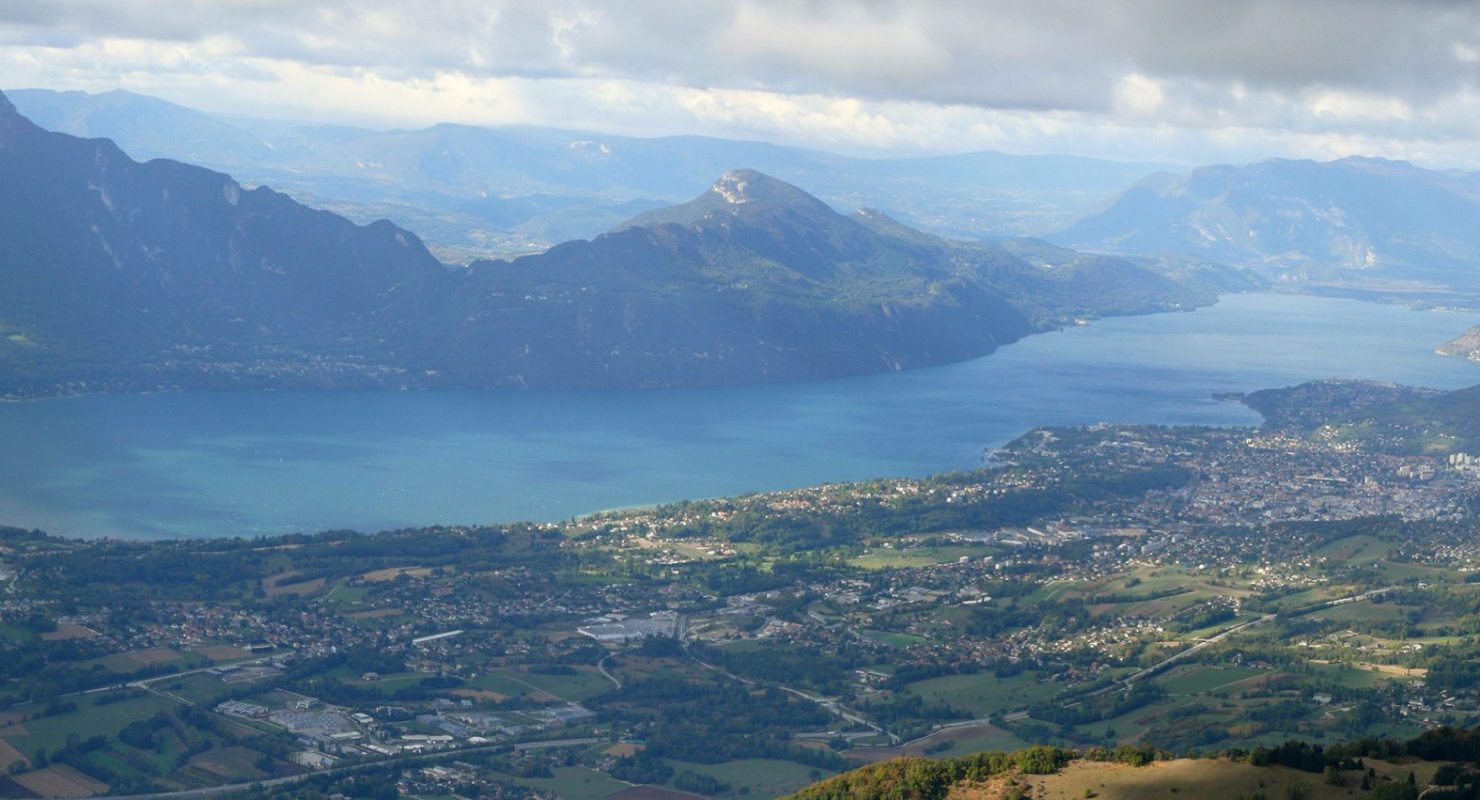 Vue sur le lac du Bourget proche du campus de Chambéry