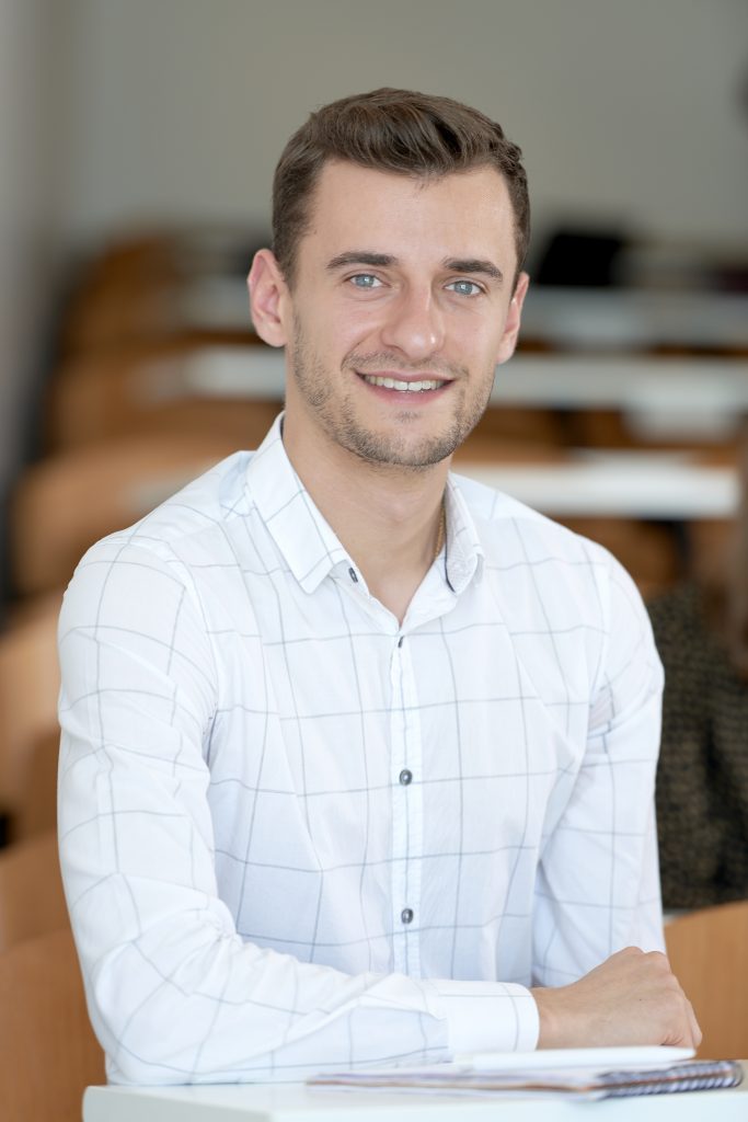 etudiant suivant un cours en finance