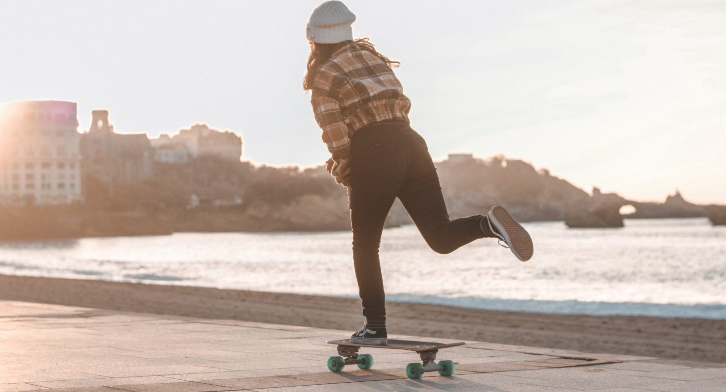 seance de skate pour une étudiante INSEEC Sport