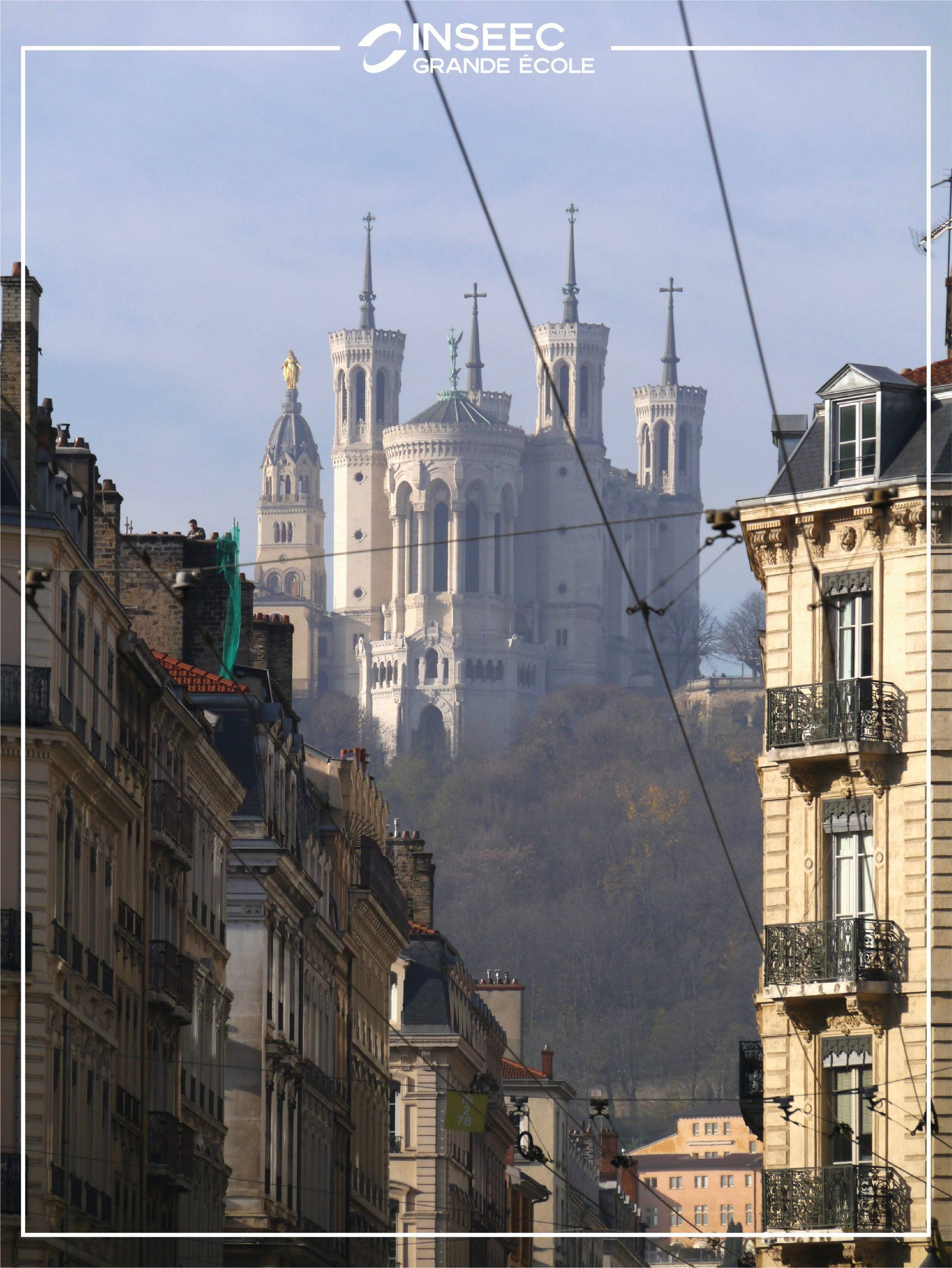 basilique de fourviere sur le campus d'inseec lyon