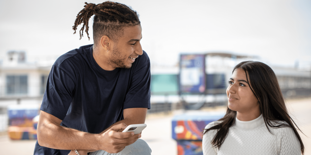 two students from the INSEEC Bachelor business school talking outside