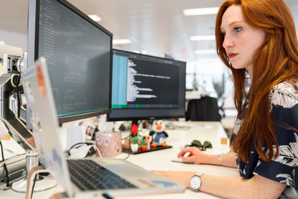 woman on computer in the middle of data analysis  