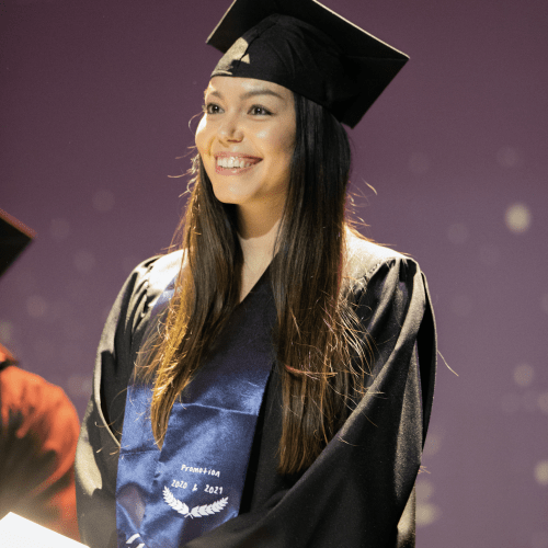 étudiante remise de diplôme aliumna