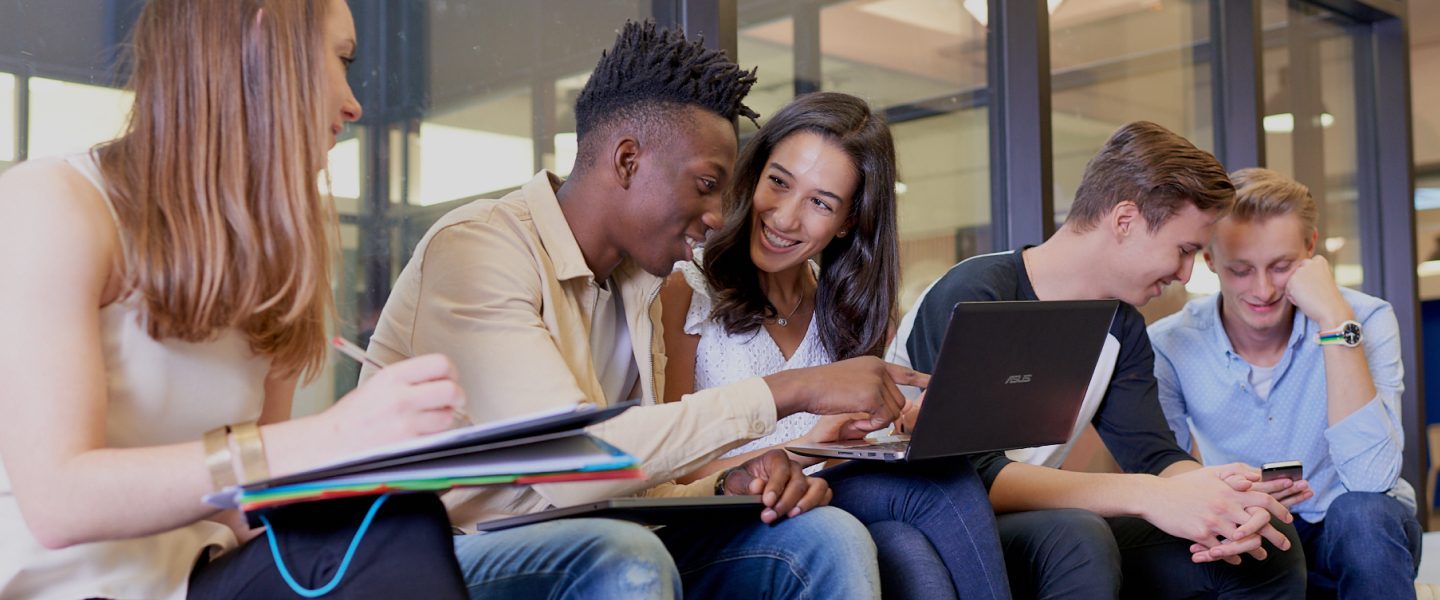 étudiants salle de cours