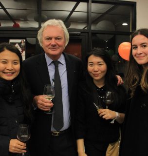 Hubert de Boüard en compagnie des étudiants de l’INSEEC