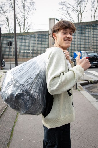 Étudiant de l'INSEEC Bachelor qu participe au nettoyage Clean Walk