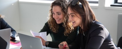 étudiantes de l'INSEEC Bachelor