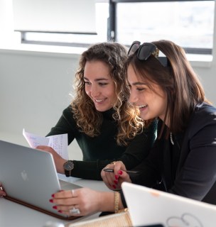 étudiantes de l'INSEEC Bachelor