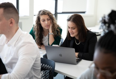étudiants de l'INSEEC Bachelor en cours